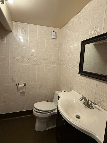 More Photos Of 51815 Kenai Spur Hwy, Kenai General Retail For Sale