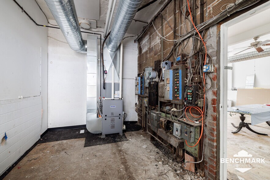 More Photos Of 266-270 Monroe Ave, Rochester Storefront Retail Office For Lease