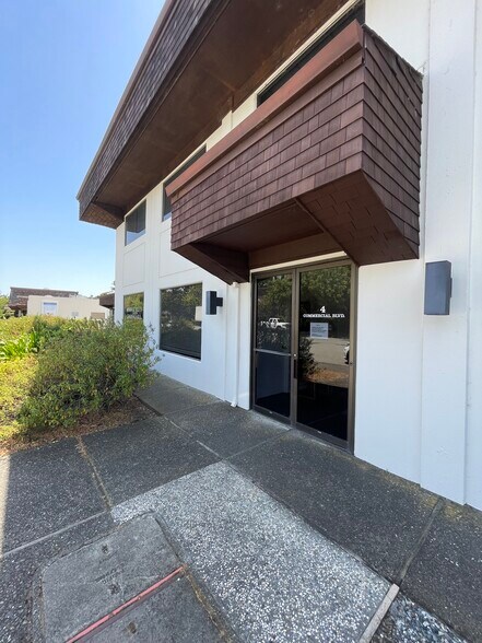 More Photos Of 4 Commercial Blvd, Novato Manufacturing For Lease