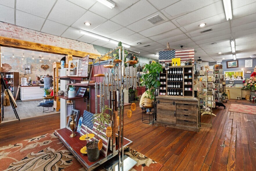 More Photos Of 133 N Texas St, De Leon Storefront For Sale