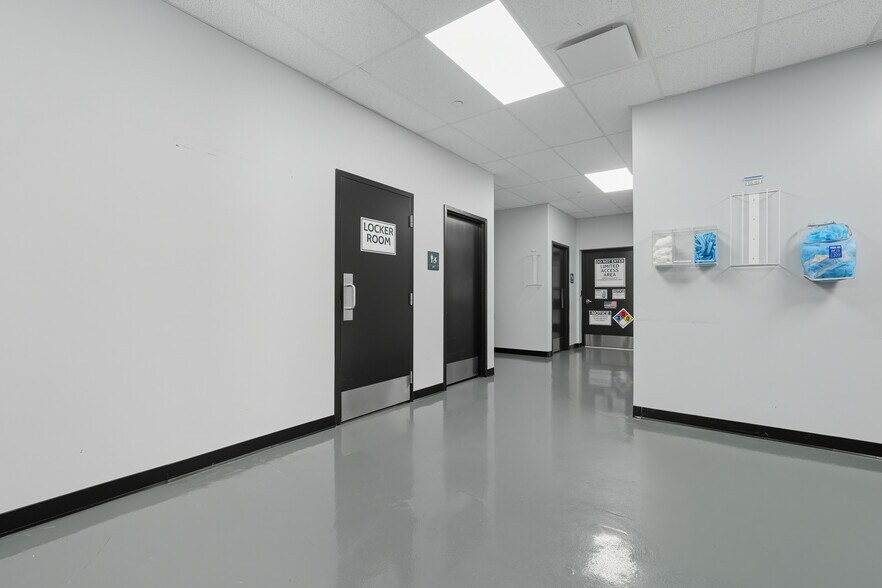 More Photos Of 1466 Curran Hwy, North Adams Manufacturing For Lease