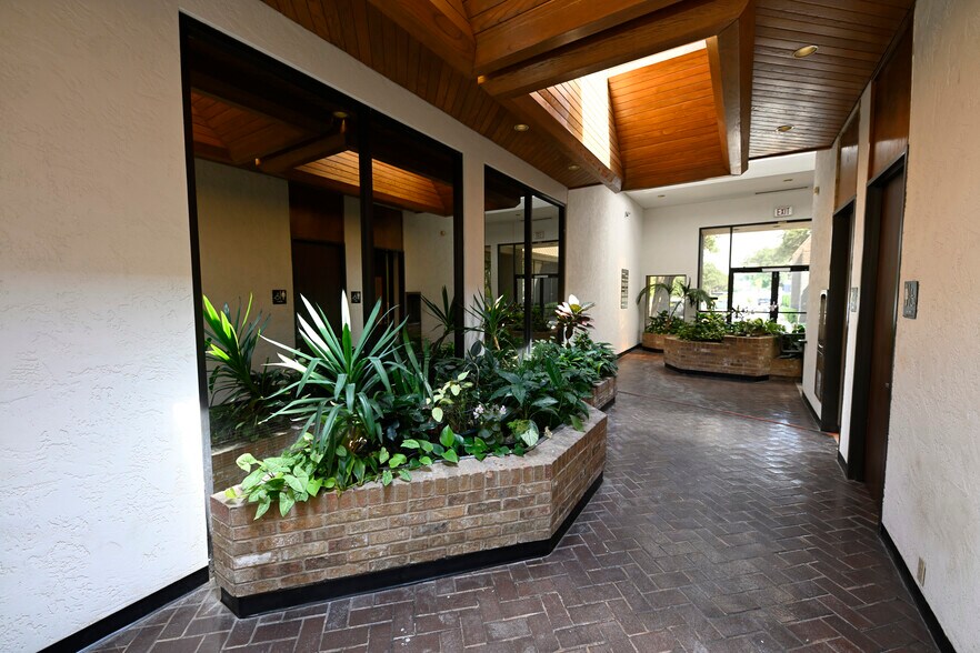 More Photos Of 4203-4211 Gardendale St, San Antonio Office For Lease