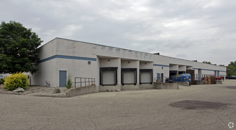 More Photos Of 40040 Grand River Ave, Novi Warehouse For Lease