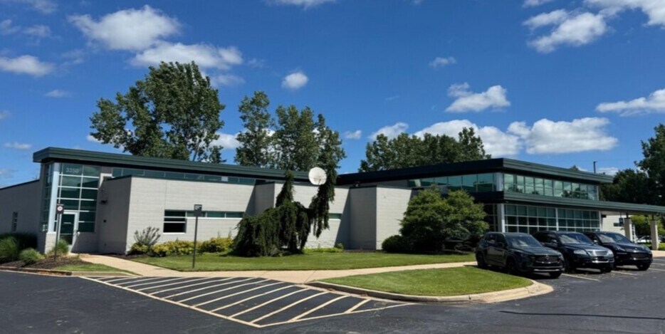 More Photos Of 3350 Broadmoor Ave SE, Grand Rapids Medical For Lease