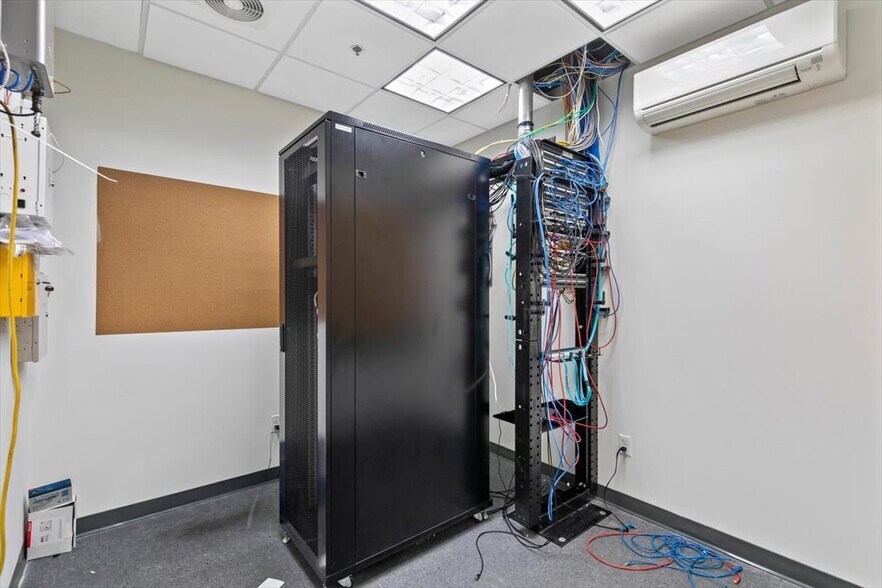 More Photos Of 1492 Highland Ave, Cheshire Light Manufacturing For Sale