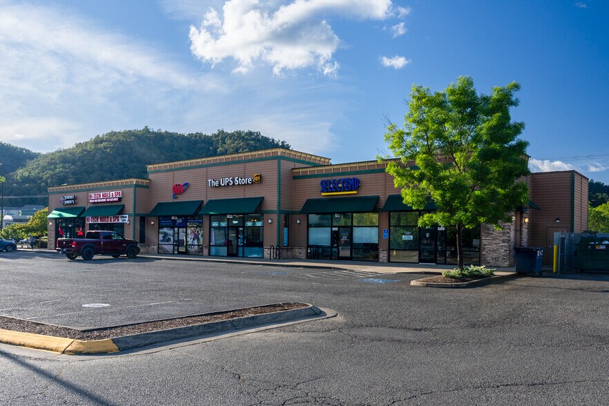 More Photos Of 3001 NW Stewart Pky, Roseburg Freestanding For Sale