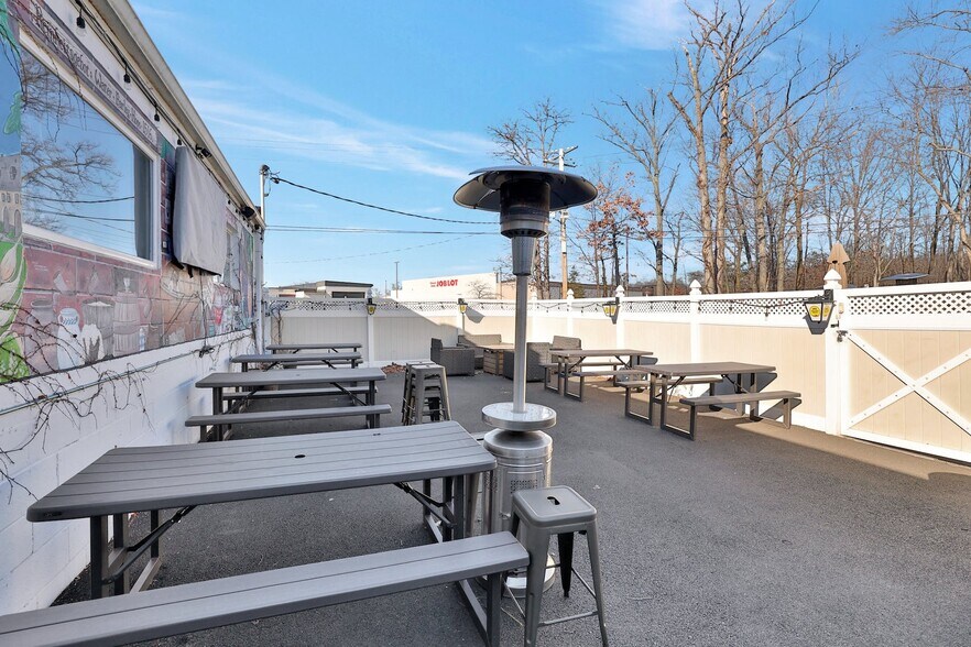 More Photos Of 148-164 E Route 59, Nanuet Freestanding For Sale