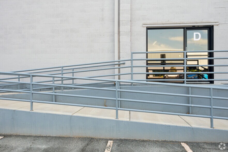 More Photos Of 6065 Polaris Ave, Las Vegas Distribution For Lease