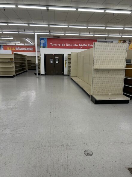 More Photos Of 21640 Bear Valley Rd, Apple Valley Storefront For Sale