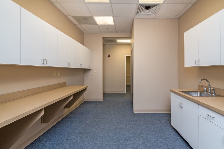 More Photos Of 8145 Ardrey Kell Rd, Charlotte Office Residential For Lease