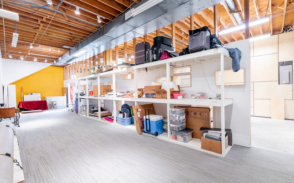 More Photos Of 8101 Warwick Ave, Louisville Office For Sale