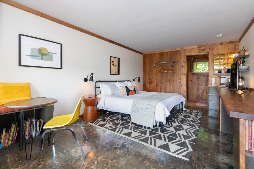 More Photos Of 1793 Holbert Cove Rd, Saluda Hotel For Sale