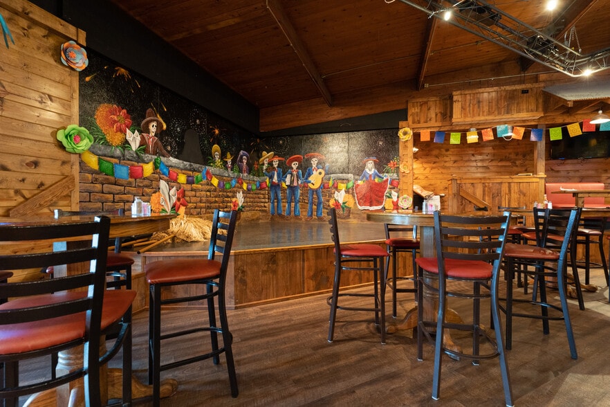 More Photos Of 1401 S Morley St, Moberly Restaurant For Sale