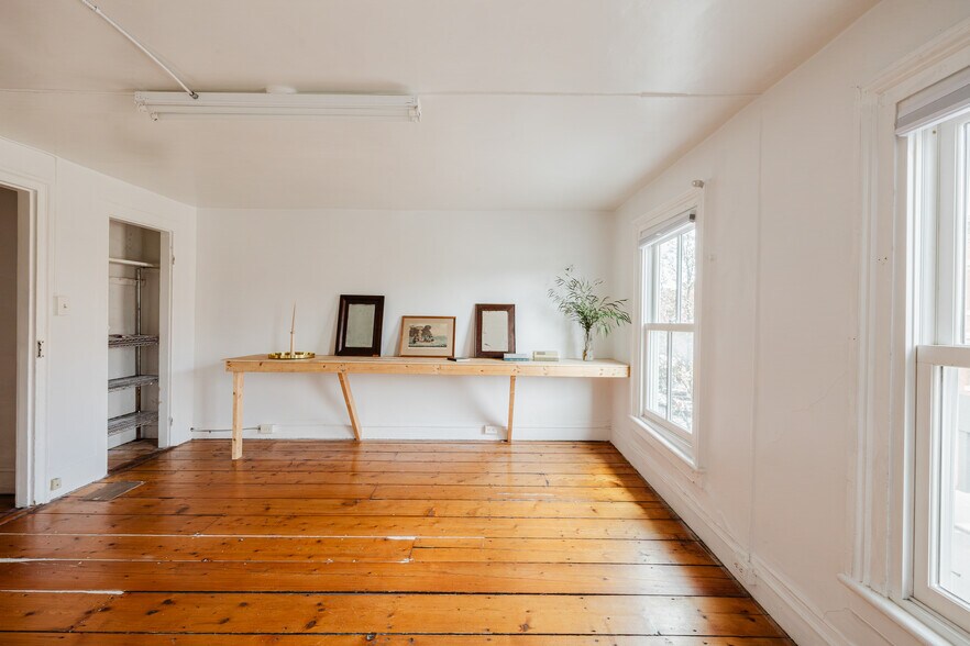 More Photos Of 323 Warren St, Hudson Storefront Retail Residential For Sale