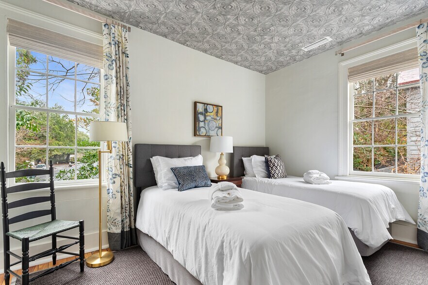 More Photos Of 184 Ashley Ave, Charleston Specialty For Sale