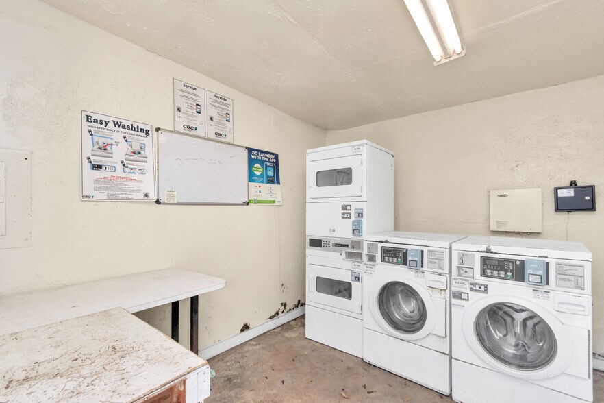 More Photos Of 409 Austin Rd, Conroe Apartments For Sale