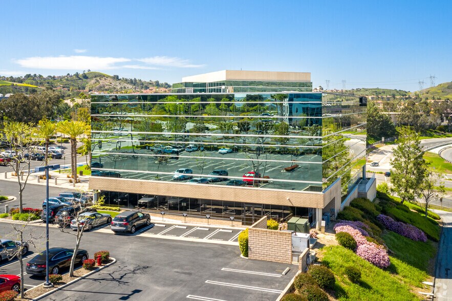 More Photos Of 180 N Riverview Dr, Anaheim Office For Lease