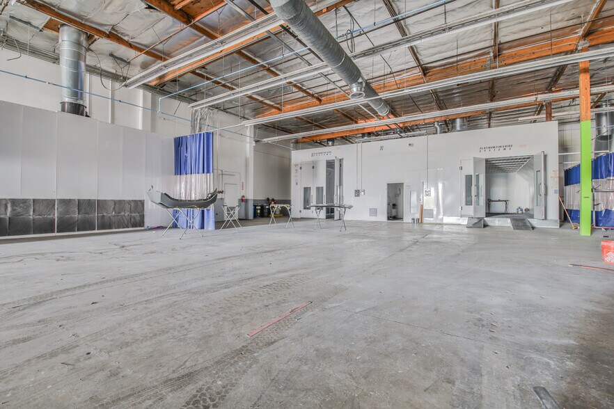 More Photos Of 9130 Glenoaks Blvd, Sun Valley Manufacturing For Lease