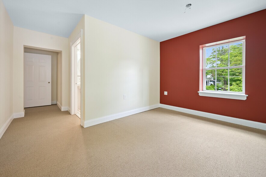 More Photos Of 56 Main St, Stamford Hotel For Sale