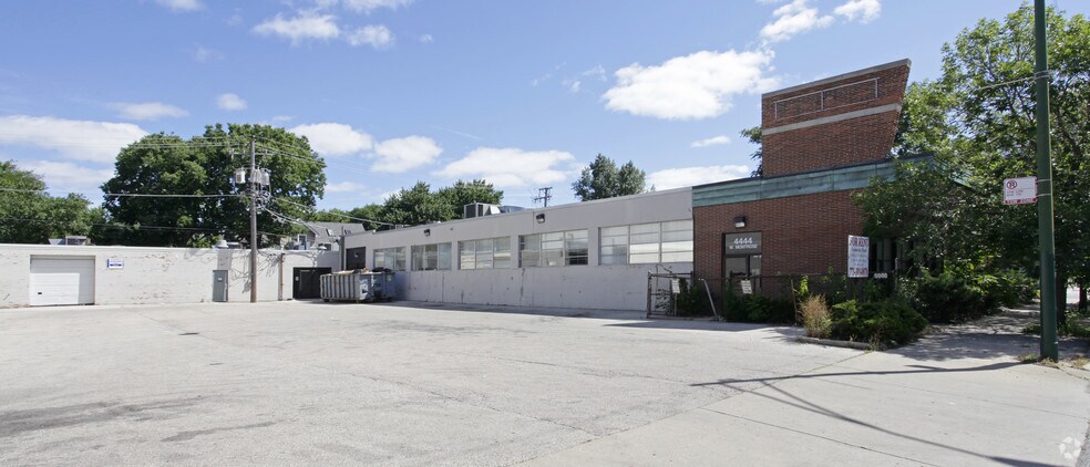 More Photos Of 4440 W Montrose Ave, Chicago Light Manufacturing For Lease