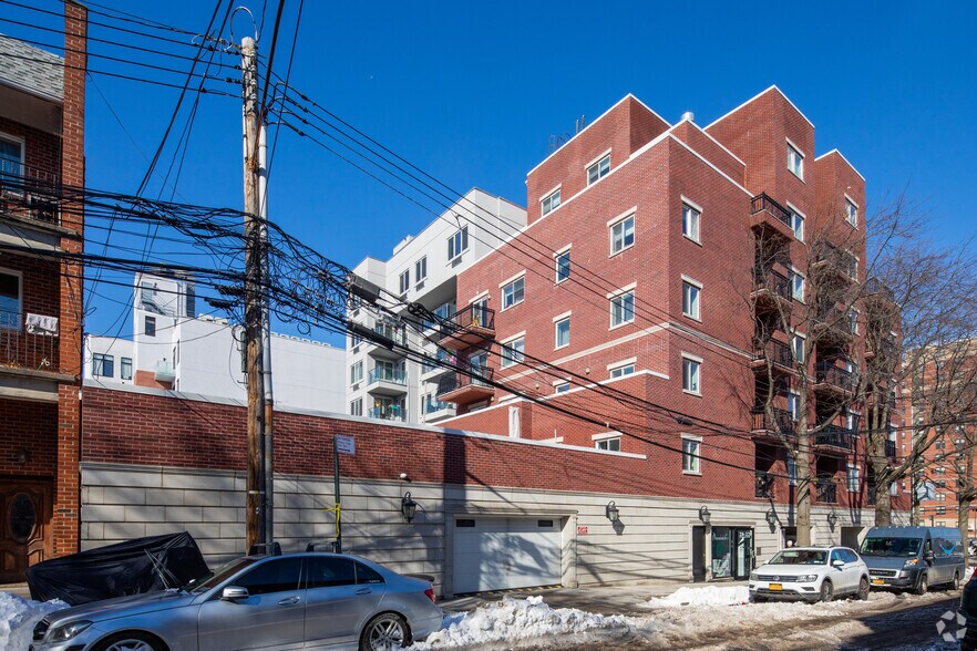 More Photos Of 28-22 Astoria Blvd, Astoria Apartments For Lease