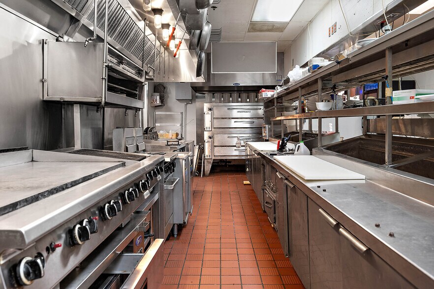 More Photos Of 12849 Ocean Gtwy, Ocean City Restaurant For Sale