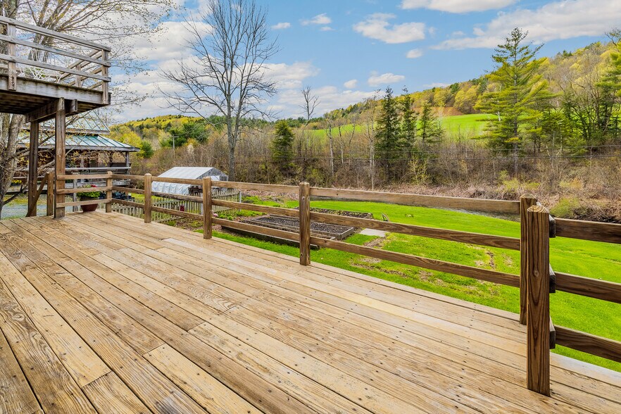 More Photos Of 49 Vermont 12, Pomfret General Retail For Sale