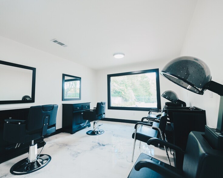 More Photos Of 731 Sandtown Rd SW, Marietta Storefront Retail Office For Sale