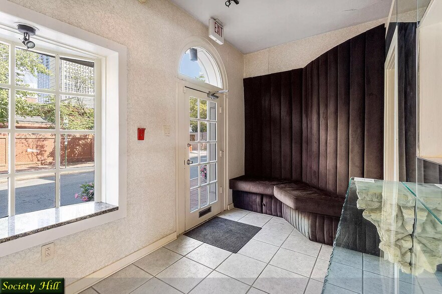 More Photos Of 208 S 3rd St, Philadelphia Storefront Retail Office For Lease