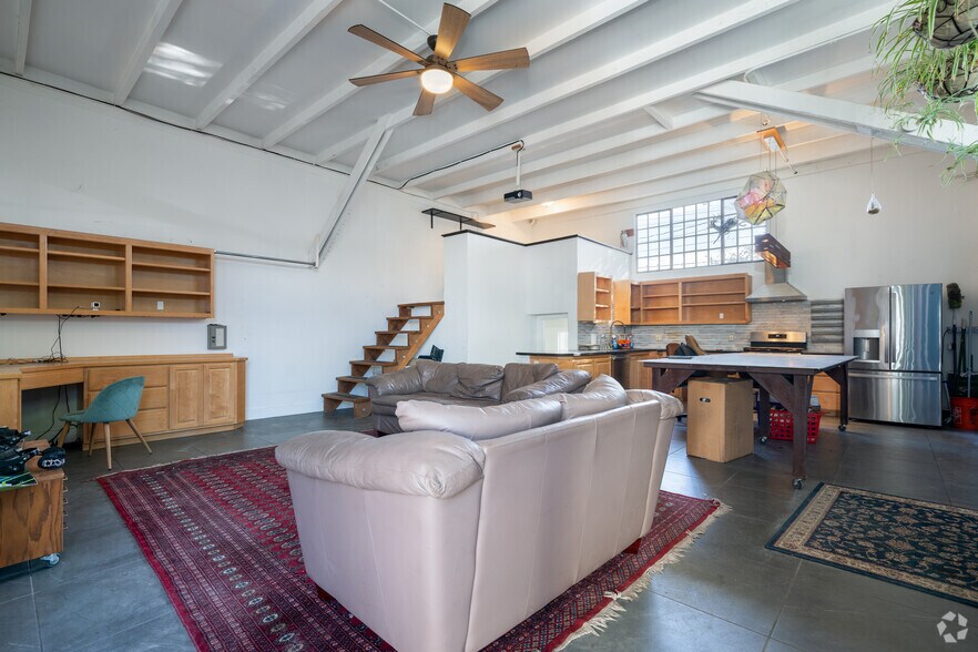 More Photos Of 1200 24th St, Oakland Warehouse For Sale