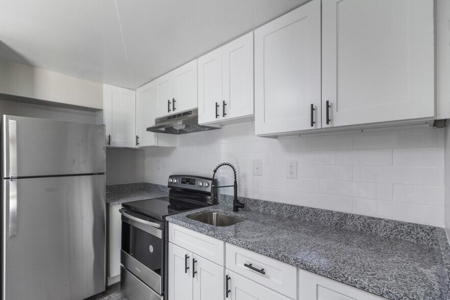 More Photos Of 41 Stemmers Run Rd, Essex Apartments For Sale