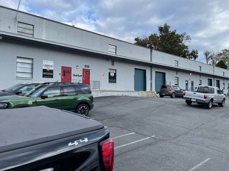 More Photos Of 319 Mill St NE, Vienna Warehouse For Sale