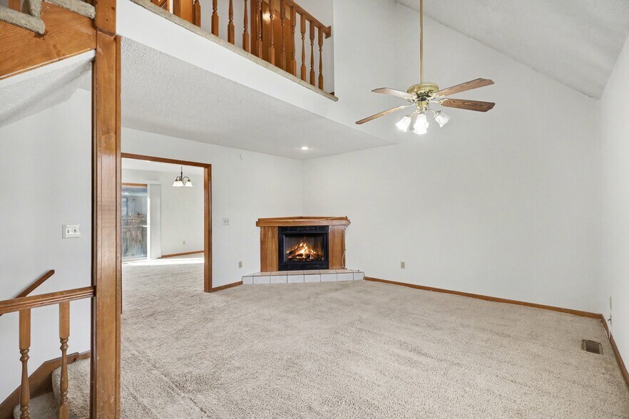 More Photos Of 209 SW Pryor Rd, Lee's Summit Multifamily For Sale