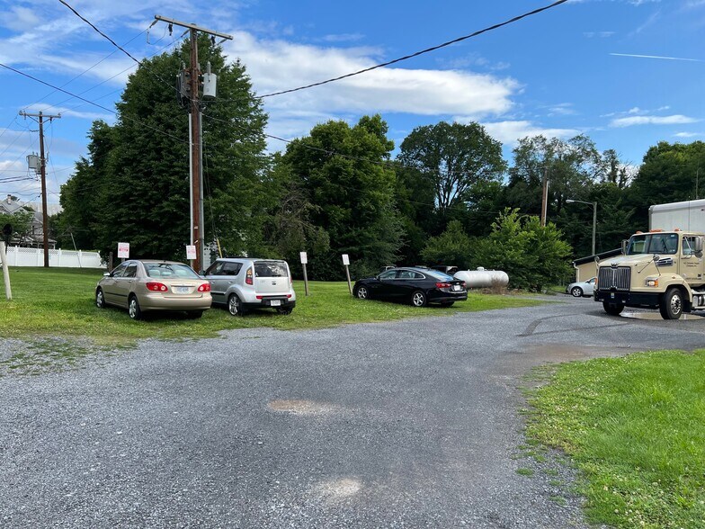 More Photos Of 121-125 N Main St, Woodstock Storefront Retail Residential For Sale