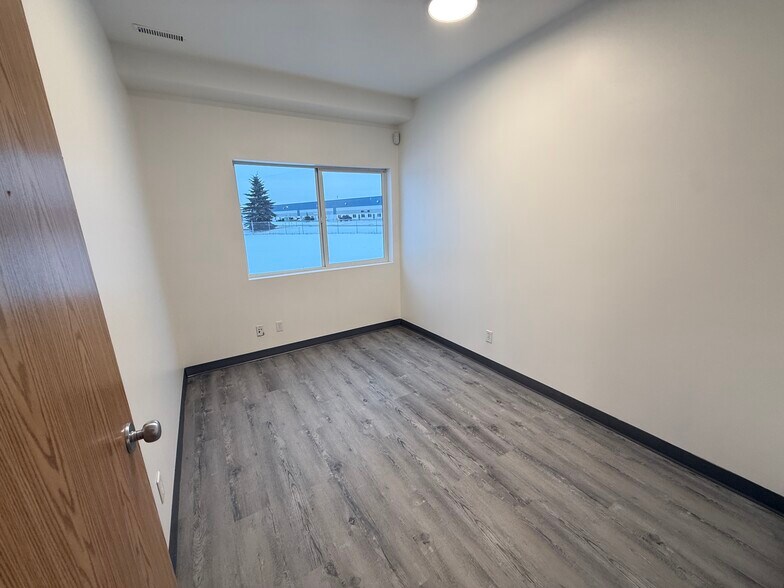 More Photos Of 8 Van Der Horn Way, Red Deer County Truck Terminal For Sale