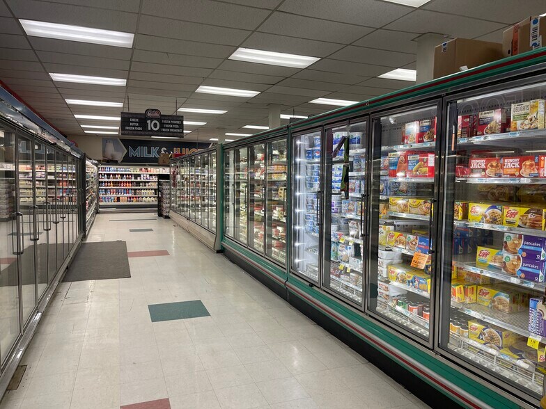 More Photos Of 1017 4th Ave, Coraopolis Supermarket For Lease