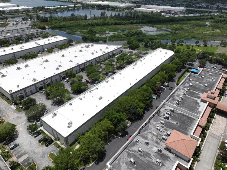 More Photos Of 12062-12090 Miramar Pky, Miramar Light Distribution For Lease