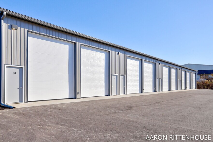 More Photos Of 124 Veterans Dr, Holland Light Distribution For Sale