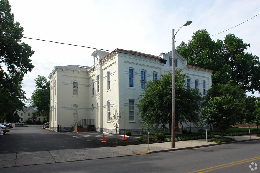 More Photos Of 380 S Mill St, Lexington Office For Lease