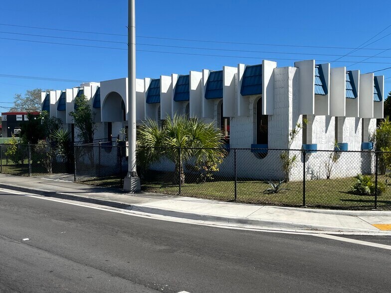 More Photos Of 14205 W Dixie Hwy, North Miami Medical For Sale