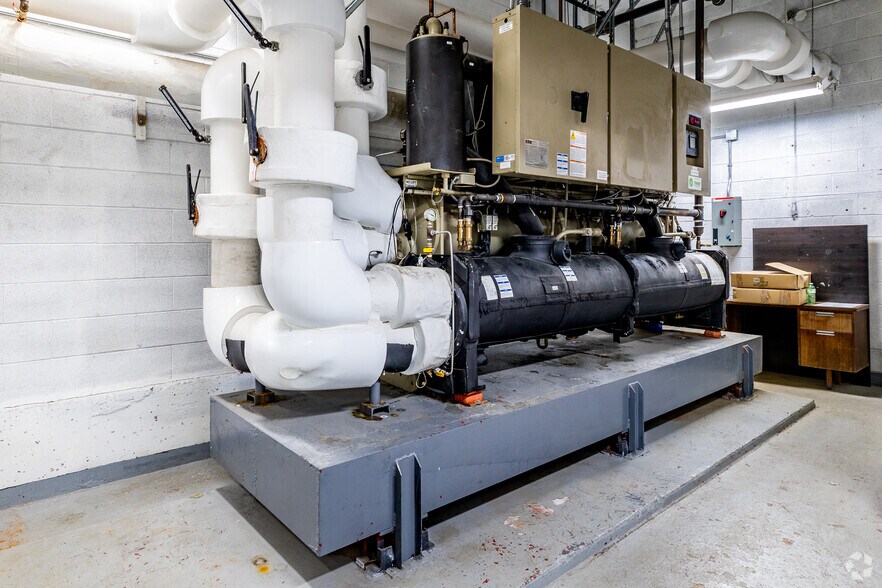 More Photos Of 5025 Rue Sherbrooke O, Westmount Medical For Lease