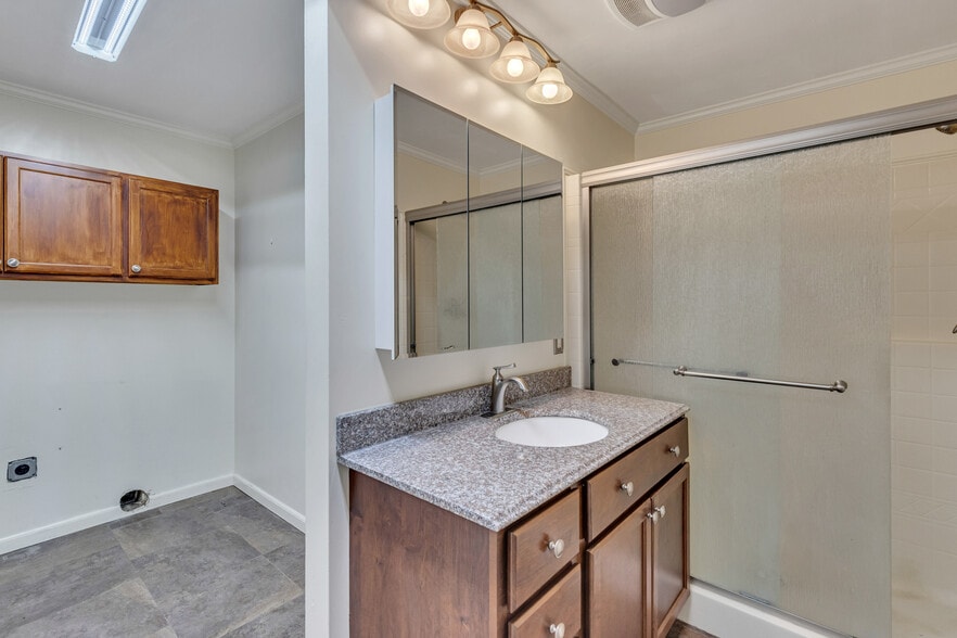 More Photos Of 15001 S Mills Rd, Gulfport Warehouse For Sale