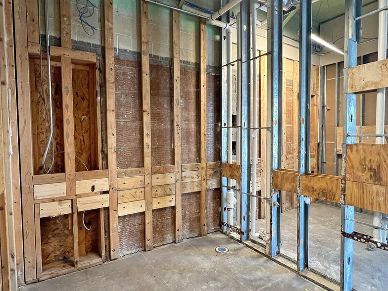 More Photos Of 2178 W 38th St, Erie Storefront Retail Office For Sale