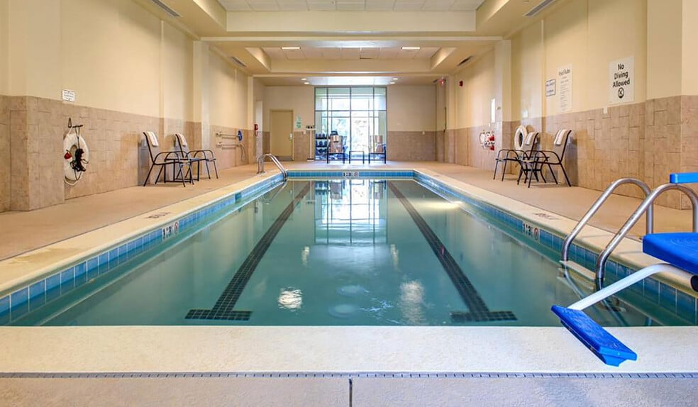 More Photos Of 251 Pennsylvania Pky, Indianapolis Hotel For Sale