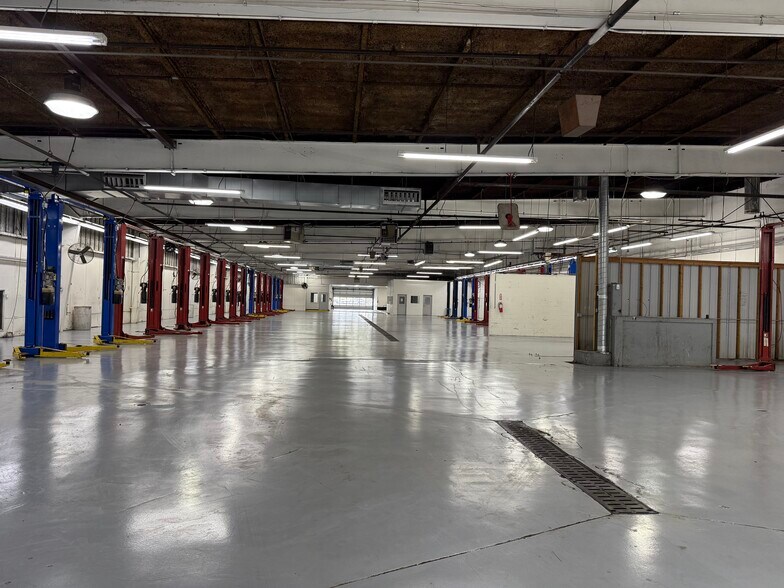 More Photos Of 2660 S Mendenhall Rd, Memphis Auto Repair For Sale