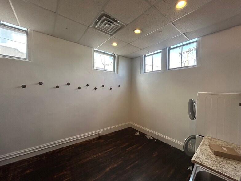 More Photos Of 785-795 Main St, Manchester Storefront Retail Residential For Lease