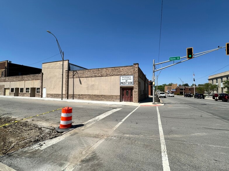 More Photos Of 201 W 3rd St, Marion General Retail For Sale