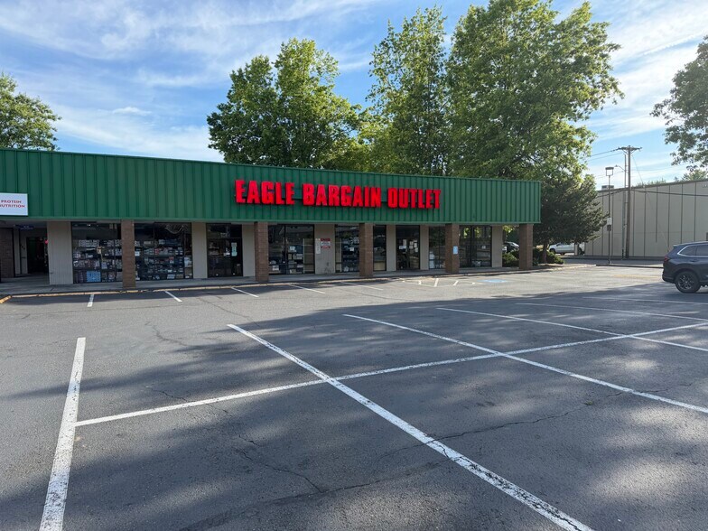 More Photos Of 837-861 E Powell Blvd, Gresham Unknown For Lease
