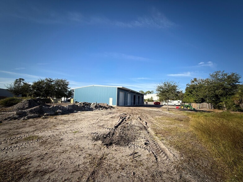 Primary Photo Of 6940 Sonny Dale Dr, West Melbourne Warehouse For Lease