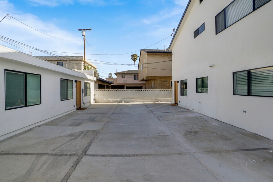 More Photos Of 12527 Cranbrook Ave, Hawthorne Apartments For Sale